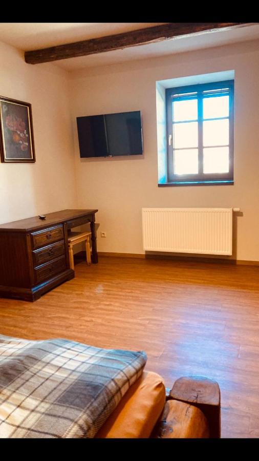 Penzion, Restaurace Jaro Vesin Brdy Rozmital pod Tremsinem Luaran gambar