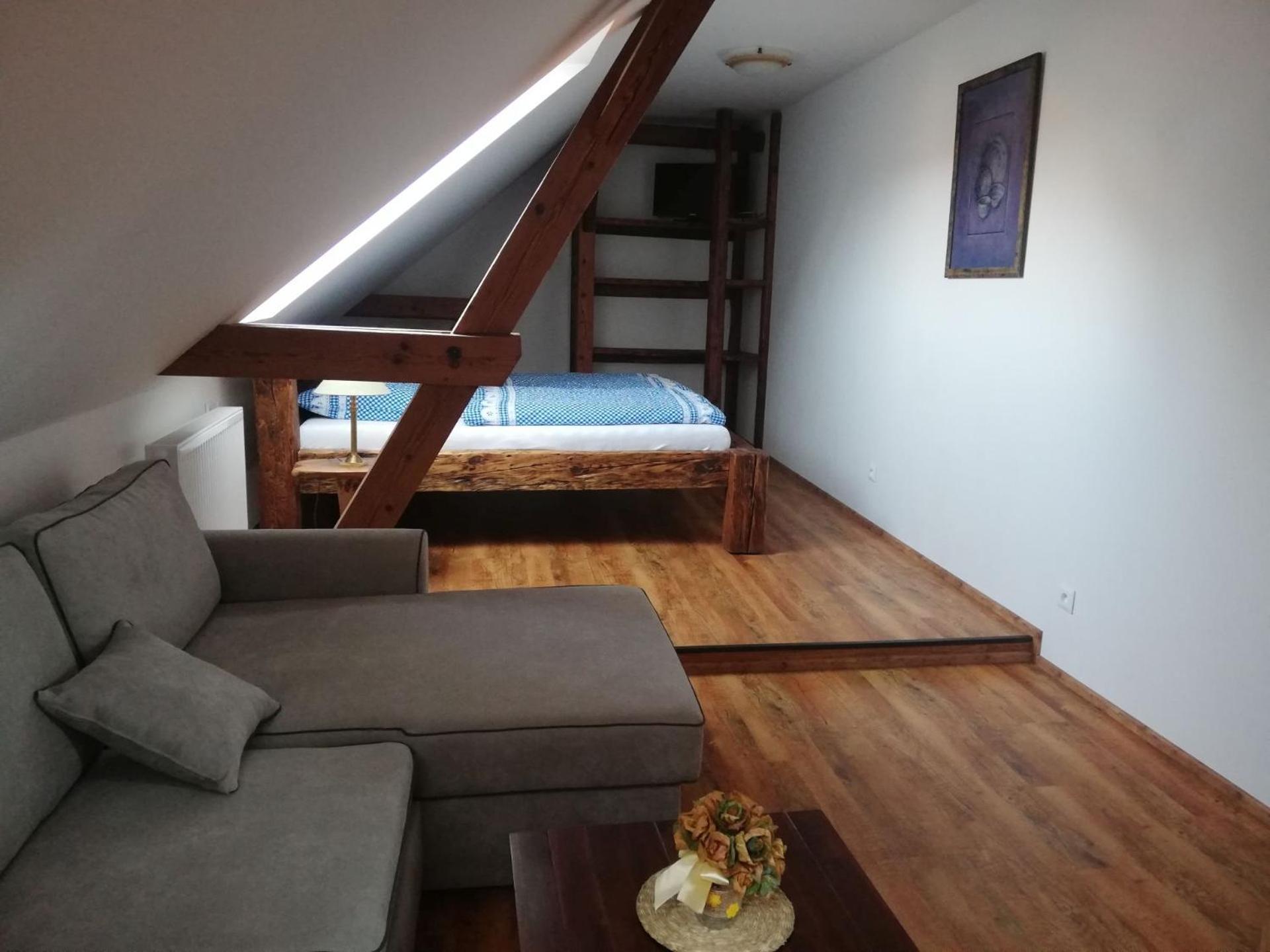 Penzion, Restaurace Jaro Vesin Brdy Rozmital pod Tremsinem Bilik gambar