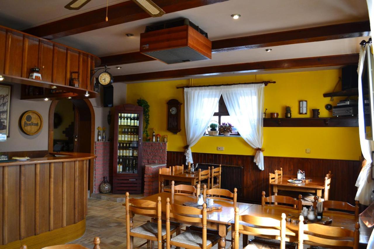 Penzion, Restaurace Jaro Vesin Brdy Rozmital pod Tremsinem Luaran gambar