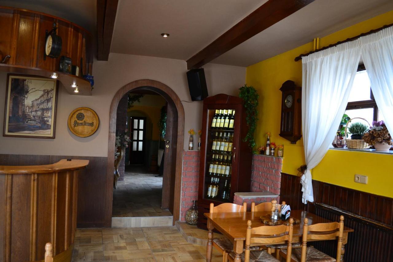 Penzion, Restaurace Jaro Vesin Brdy Rozmital pod Tremsinem Luaran gambar